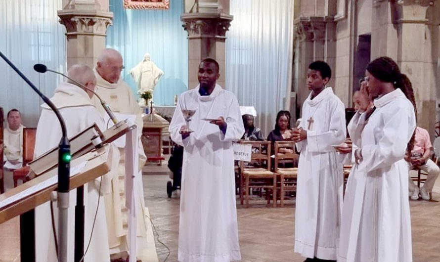 Institution de Peterson Alcius sj, acolyte et lecteur
